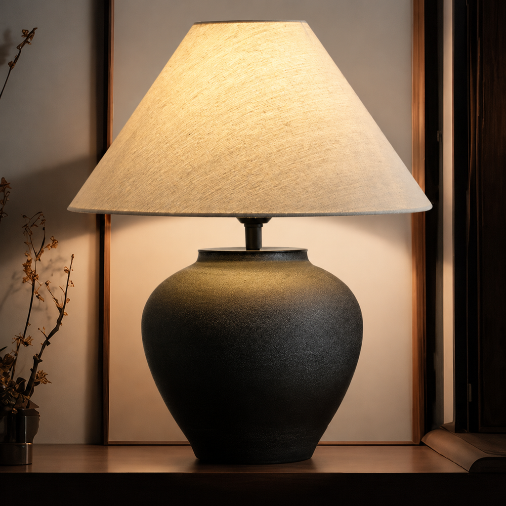 Luma Kuro – Lampada da tavolo in ceramica nera
