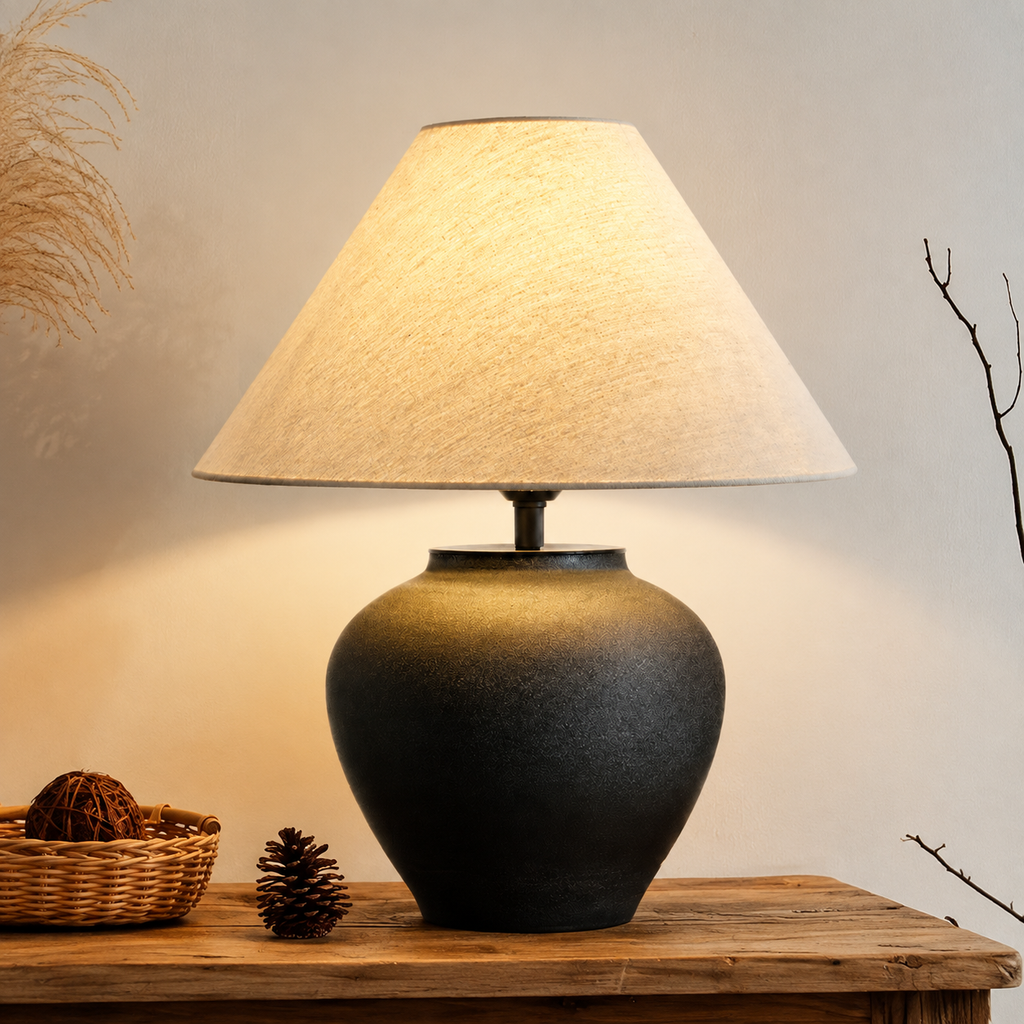 Luma Kuro – Lampada da tavolo in ceramica nera