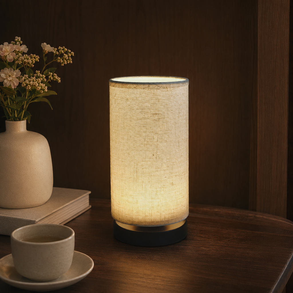 Lampada da tavolo in tessuto nordico