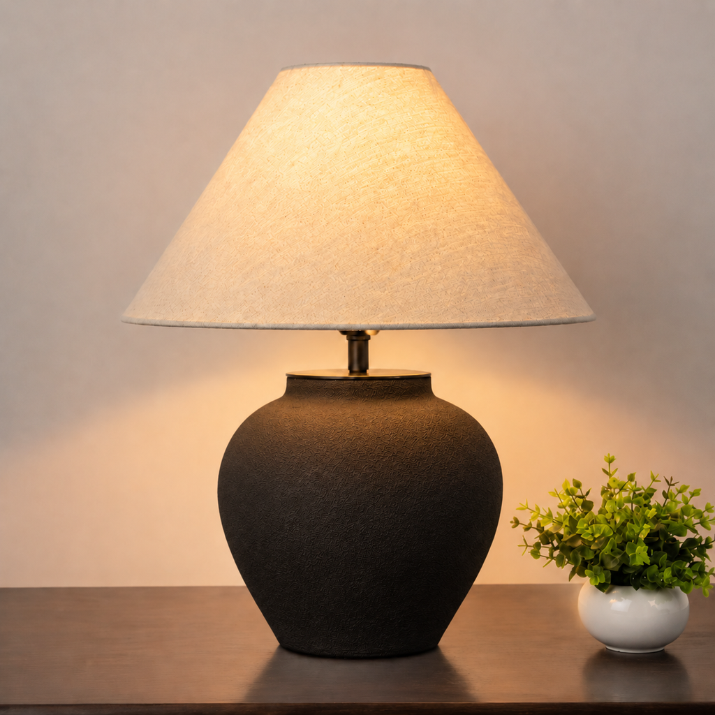 Luma Kuro – Lampada da tavolo in ceramica nera